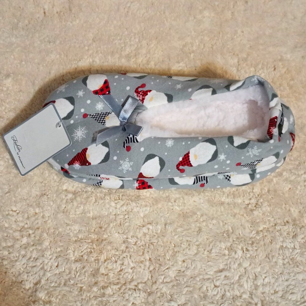 NWT ~ Fleece Winter Gnomes Slippers - Fashion by Mirabeau (Size: L/XL)
